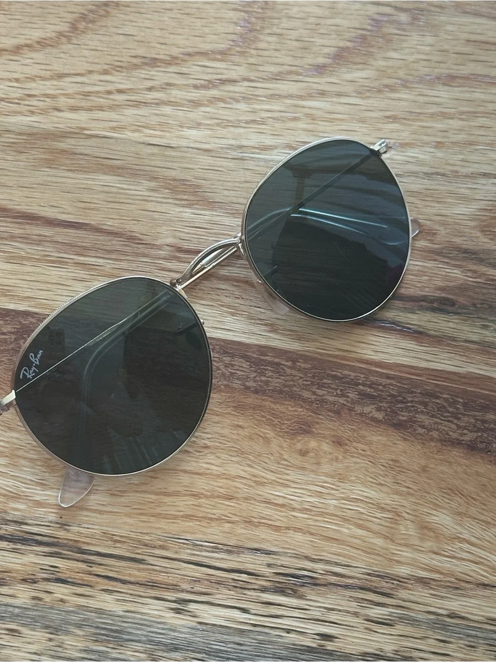 Ray-Ban Round Metal Sunglasses in Gold